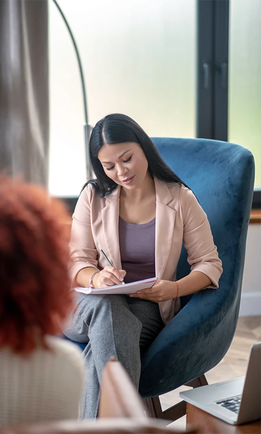 Therapist with no time left for marketing between sessions